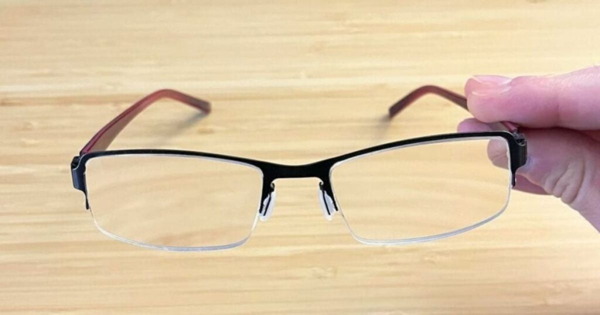 40 genius hacks that every person who wears glasses should be aware of